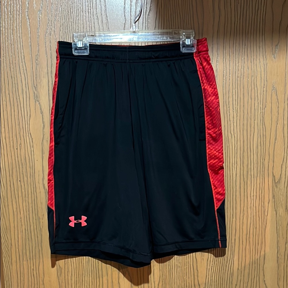 Men’s black and red under armour basketball shorts loose fitting, size medium!